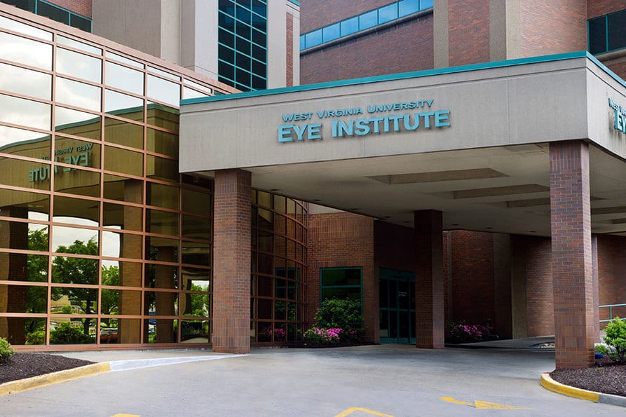 WVU Eye Institute first in state to implement 3D eye surgery