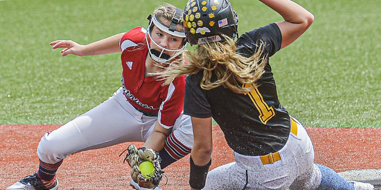 Independence’s Alli Hypes attempts to put the tage on Oak Glen’s Sydney Brown as Brown steals secondbase during Tuesday’s WV State Softball Tournament in South Charleston. (F. Brian Ferguson/Lootpress)