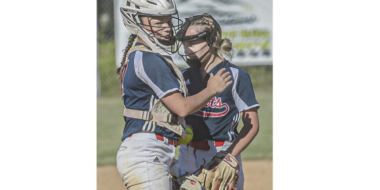 Independence catcher Kaylen Parks, left, talks with pitcher Delaney Buckland during Wednesday action in Coal City. (F. Brian Ferguson/Lootpress).