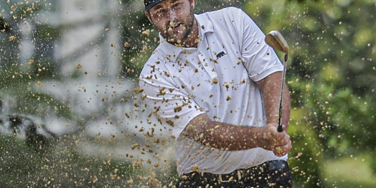 Davey Jude chips out of the sand en route to his Mountain State Golf Classic win on Monday at Glade Springs (F. Brian Ferguson/Lootpress)