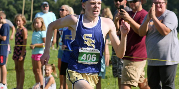 (Brad Davis/For LootPress) Shady Spring's Jacob Dowdy sprints to the finish to beat Woodrow Wilson's Aiden Kneeland for a narrow win during the high school boys portion of the Chick-Fil-A Invitational on Aug. 28 at Beckley-Stratton Middle School.