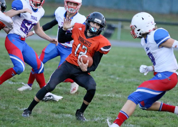 (Brad Davis/For LootPress) Summers County's Benjamin Lane weaves his way upfield against Midland Trail Monday night in Hinton.