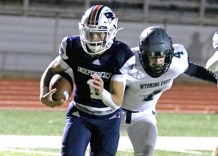 (Brad Davis/For LootPress) Independence quarterback Trey Bowers keeps and runs for a touchdown against Wyoming East Friday night in Coal City.
