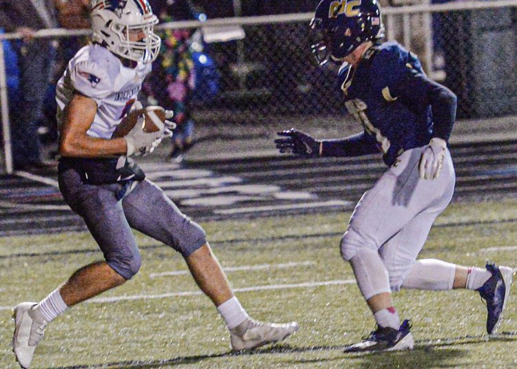 Independence’s Cyrus Gooson, left, hauls in a TD pass against Nicholas County during Friday action in Summersville. (F. Brian Ferguson/Lootprees).