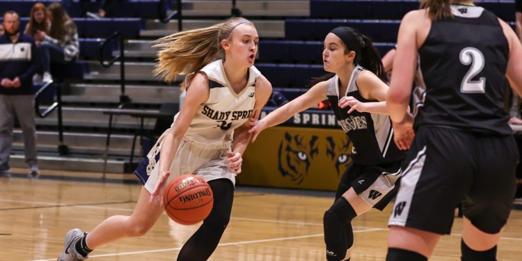 Shady Spring's Kierra Richmond drives to the basket during a game against Westside on 
Dec. 9 (Karen Akers/Lootpress)