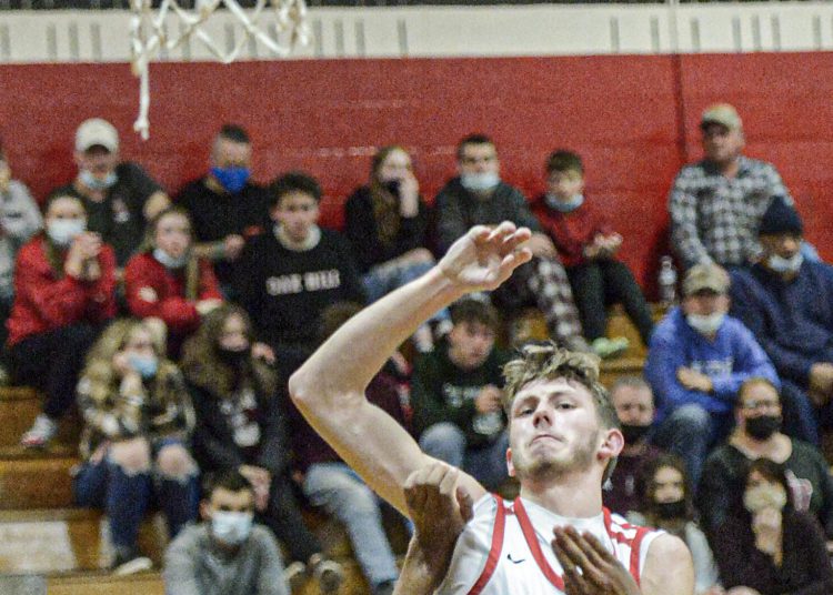 Oak Hill’s Cade Maynor puts up a shot against GW during Friday axtion in Oak Hill. (F. Brian Ferguson/Lootpress)