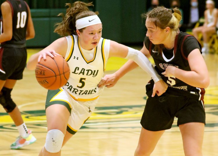 Greenbrier East's Cadence Stewart drive the lane against a defender in a gem against George Washington on Jan. 9
(Brad Davis/For LootPress)