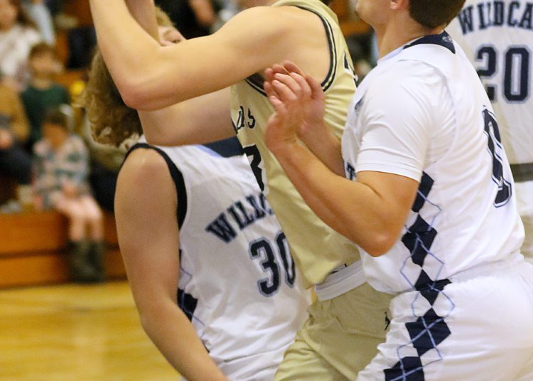 (Brad Davis/For LootPress) Greenbrier West's Michael Kanode drives to the basket against Meadow Bridge January 21, 2022.