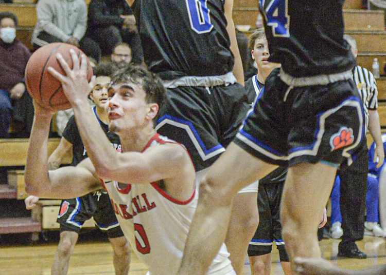 Oak Hill’s Jacob Perdue, left, waits to go up for the lay up as Princeton’s Nick Fleming, center, and Kris Joyce during Tuesday action in Oak Hill. F. Brian Ferguson/Lootpress