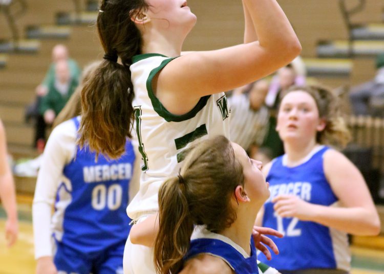 (Brad Davis/For LootPress) Wyoming East's Colleen Lookabill drives to the basket against Mercer Christian Thursday night in New Richmond.