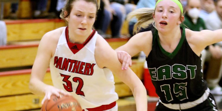 (Brad Davis/For LootPress) Wyoming East at PikeView, February 11, 2022.