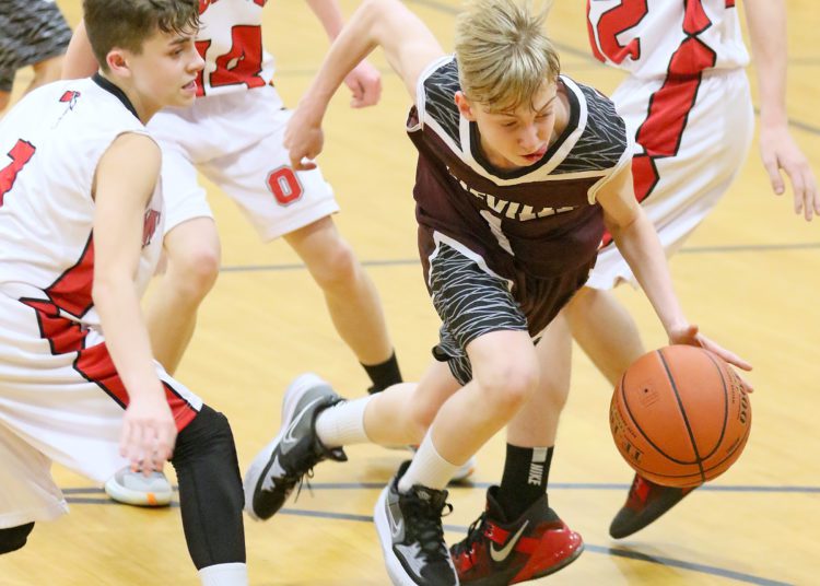 (Brad Davis/For LootPress) Oceana Middle v Pineville Middle Wyoming County Boys Championship, February 17 in Baileysville.