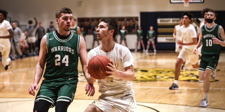Shady Spring's Cole Chapman drives to the rim during a game against Wyoming East on Feb.1.
(Karen Akers/File Photo)