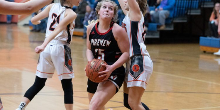 Pikeview's Anyah Brown goes up for a layup against Summers County on Feb. 15 

(Tina Laney/Lootpress)