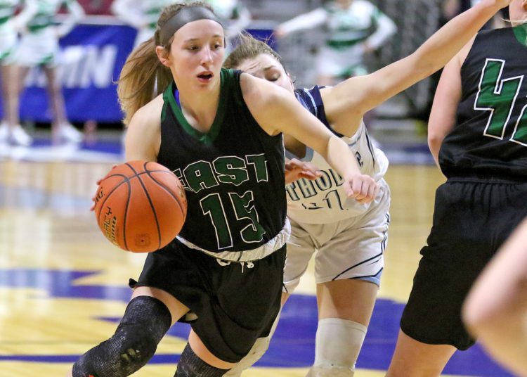 (Brad Davis/For LootPress) Wyoming East v Parkersburg Catholic, State Tournament Class AA Championship Game, March 12, 2022 in Charleston.