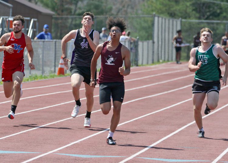 (Brad Davis/For LootPress) Beckley Relays, April 23, 2022 at Woodrow Wilson High School.