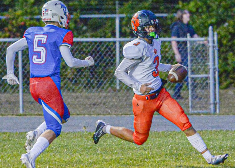 Midland Trail hosts Summers County F. Brian Ferguson/Lootpress