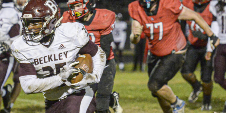 Oak Hill hosts Woodrow Wilson. F. Brian Ferguson/Lootpress