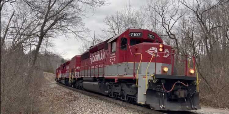 RJ Corman engines head to Pax mine load out | Lootpress photo