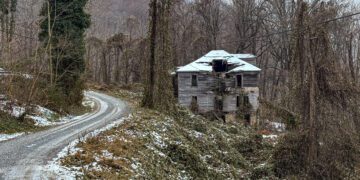 Abandoned house at Thayer along McKendree Road | Lootpress Photo
