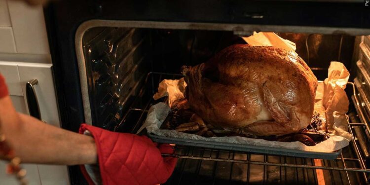 When to Toss Those Thanksgiving Leftovers: A Food Safety Guide