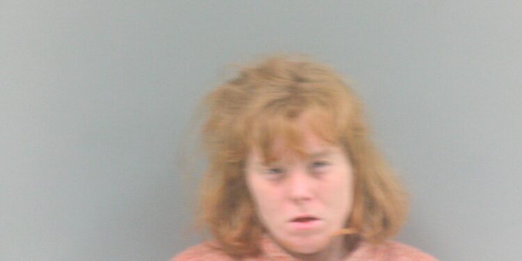 Daughter tries gouging her mother's eyes out