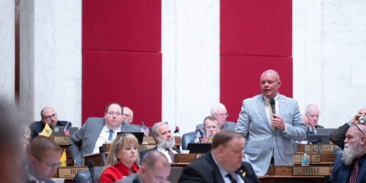 Houses passes two bills during floor session