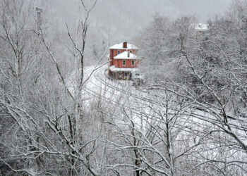 Historic Hinton Transforms Into a Holiday Haven Filled With Small-Town Magic