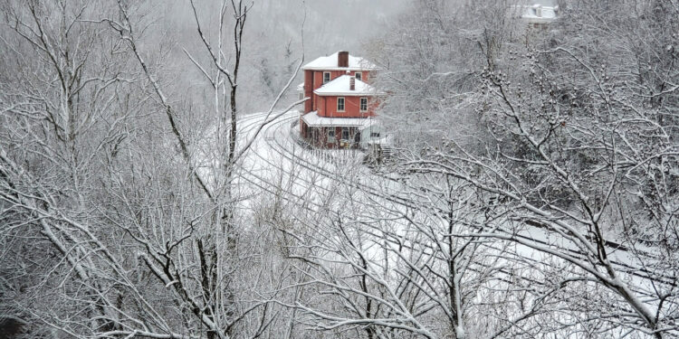 Historic Hinton Transforms Into a Holiday Haven Filled With Small-Town Magic