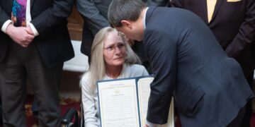 House Honors Former Delegate Kump