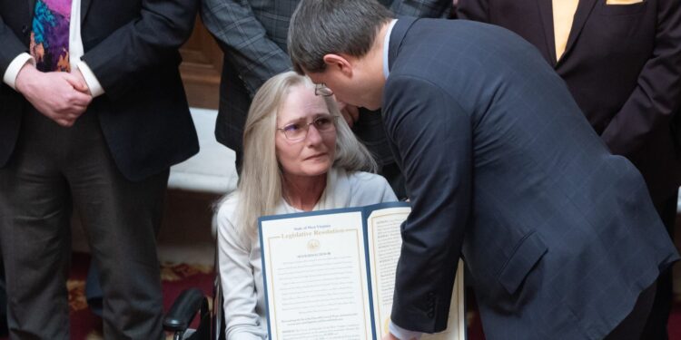 House Honors Former Delegate Kump