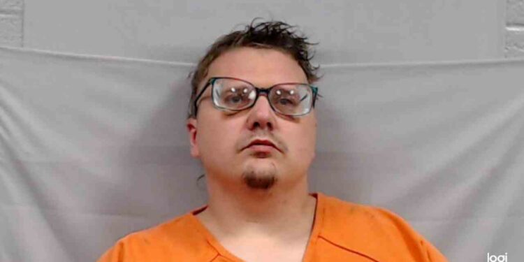 Raleigh County man charged for sending nude pictures to teen